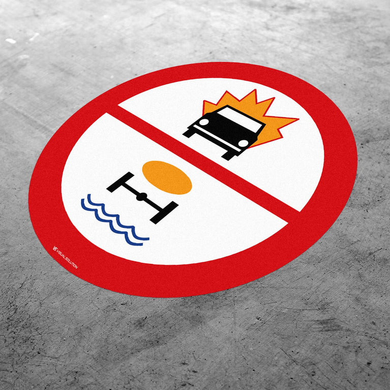 Naklejka Podłogowa BHP: "Zakaz wjazdu pojazdów z towarami wybuchowymi lub łatwo zapalnymi oraz towarami mogącymi skazić wodę" B-45d