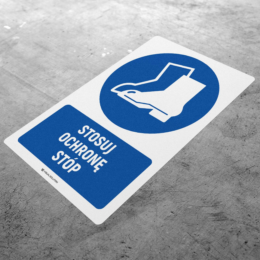 Naklejka podłogowa BHP: Nakaz stosowania ochrony dla stóp z opisem.