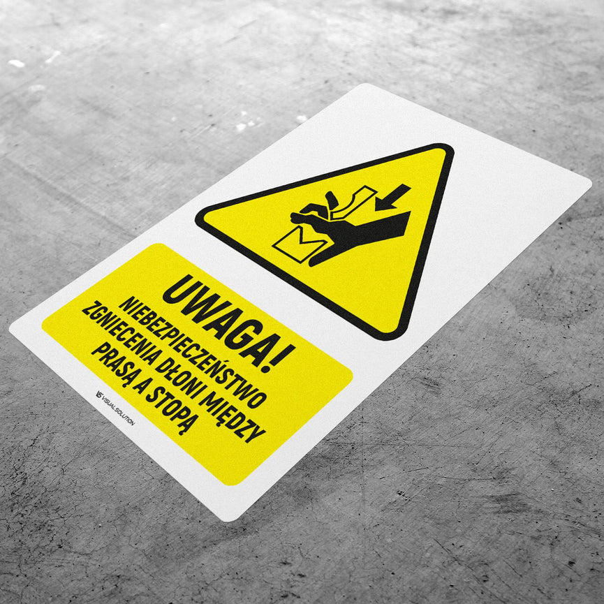 Naklejka Podłogowa BHP: ostrzegawcza dotycząca niebezpieczeństwa zgniecenia dłoni między prasą a stopą Z Opisem  | GDW030.