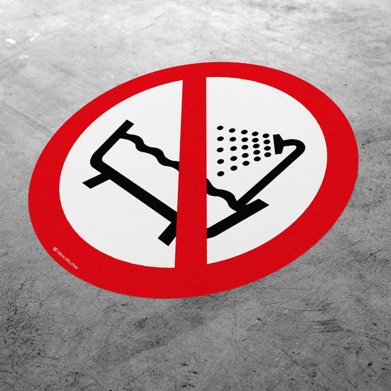 Naklejka Podłogowa BHP: Zakaz Używania Urządzenia w Wannie, Pod Prysznicem i w Zbiornikach Wypełnionych Wodą