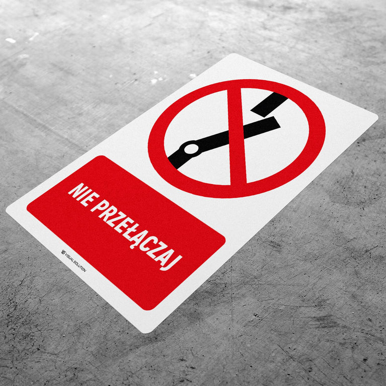 Naklejka Podłogowa BHP: Znak "Nie Przełączaj" z Opisem