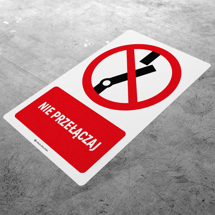 Naklejka Podłogowa BHP: Znak "Nie Przełączaj" z Opisem