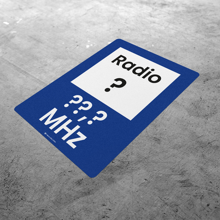 Naklejka Podłogowa BHP: „informacja radiowa o ruchu drogowym” (D-34a)