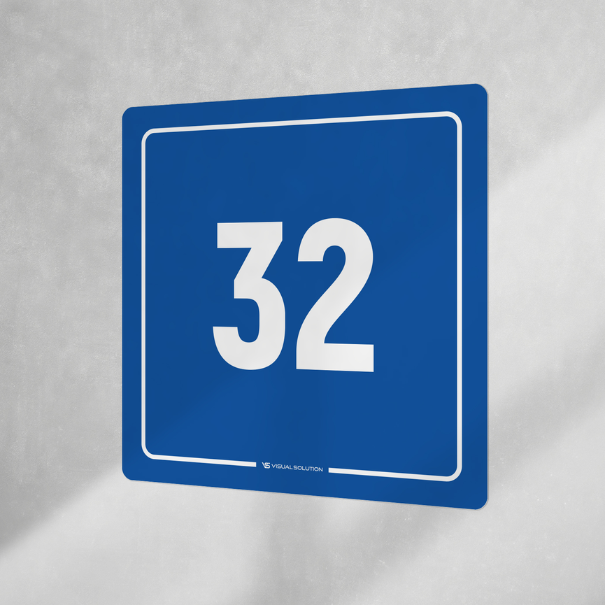 Naklejka informacyjna: numer 32