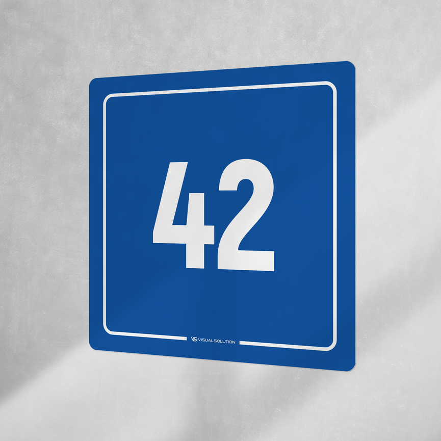 Naklejka informacyjna: numer 42