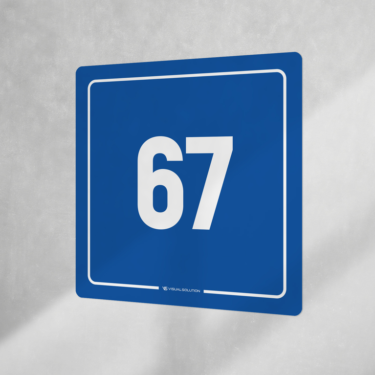 Naklejka informacyjna: numer 67
