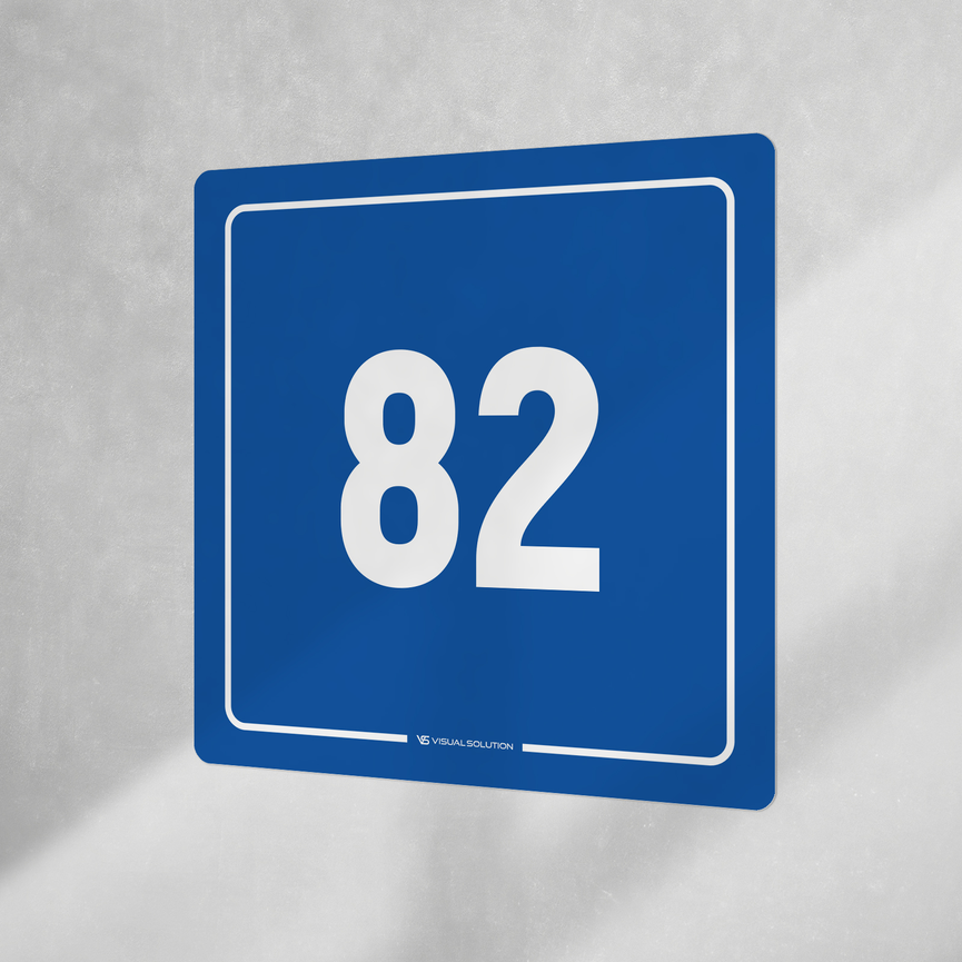 Naklejka informacyjna: numer 82