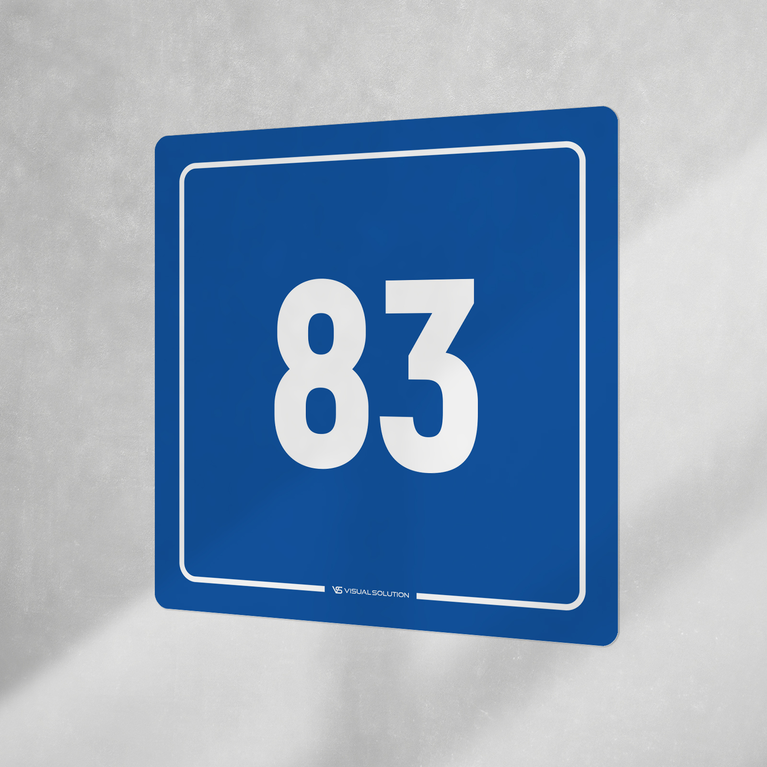 Naklejka informacyjna: numer 83