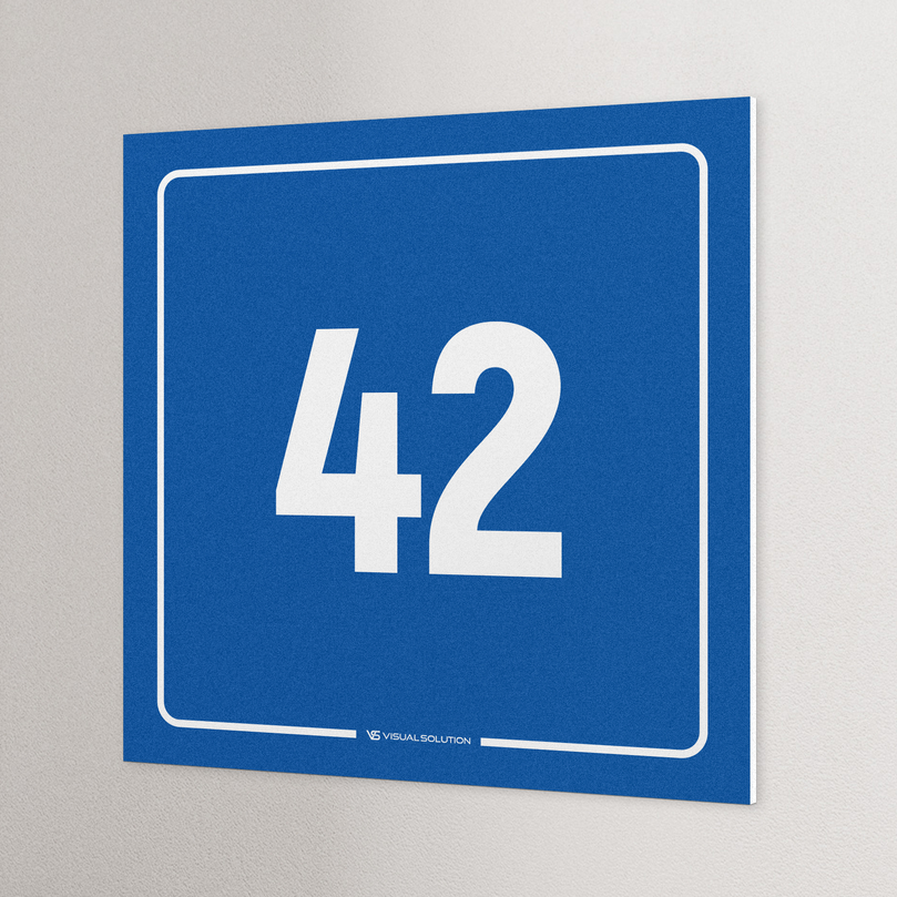 tabliczka informacyjna: numer 42