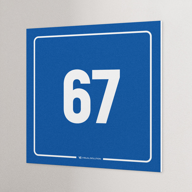 tabliczka informacyjna: numer 67