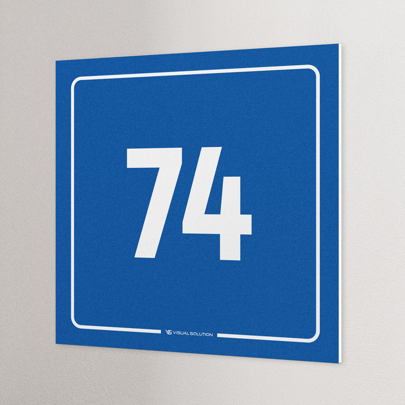 tabliczka informacyjna: numer 74