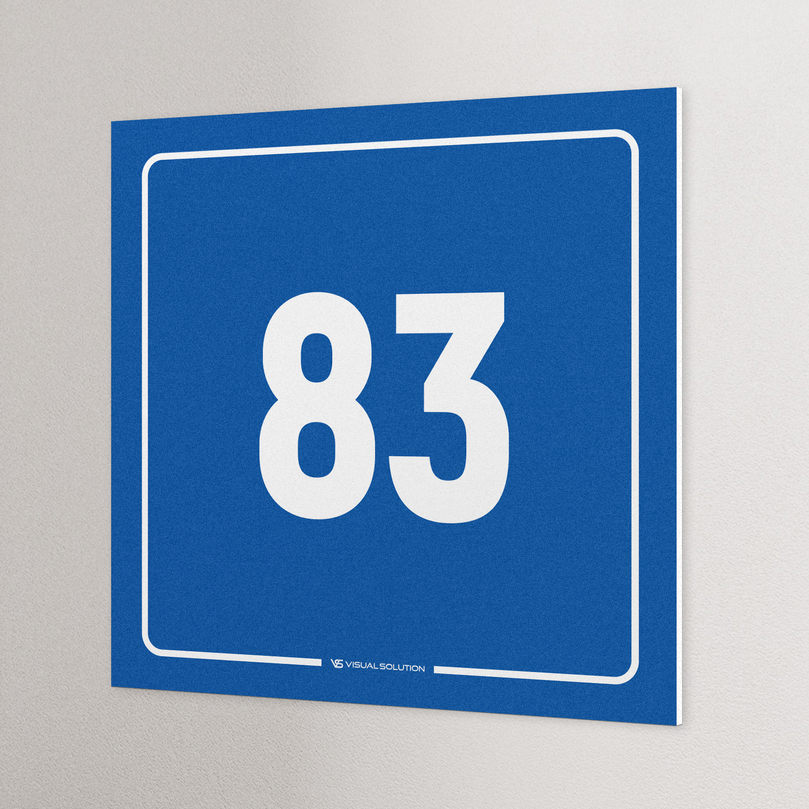 tabliczka informacyjna: numer 83