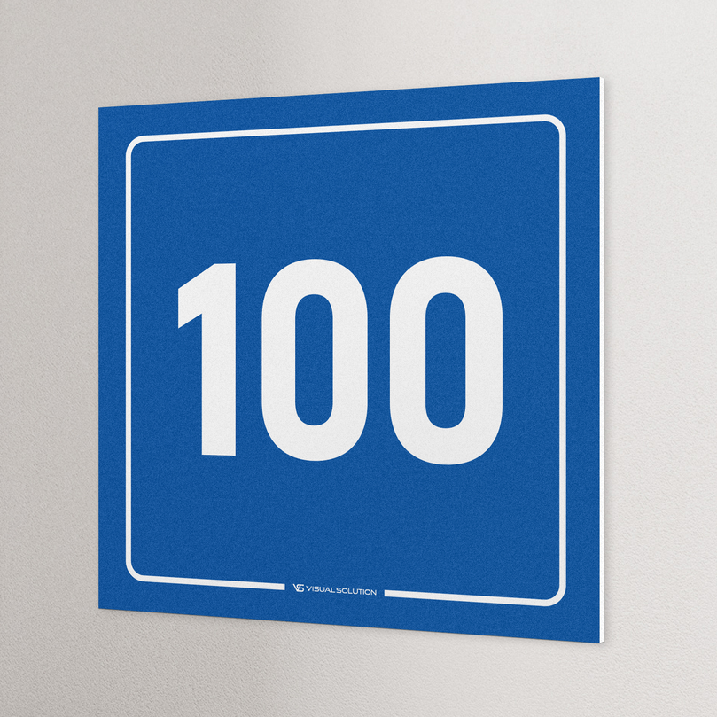 tabliczka informacyjna: numer 100